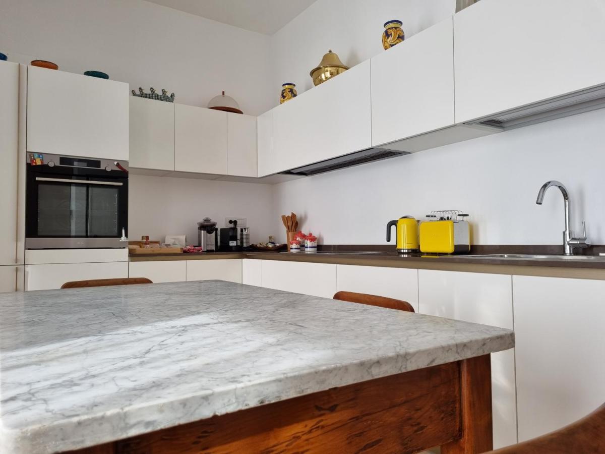 Ampio Ed Incantevole Monolocale A Citylife Apartamento Milão