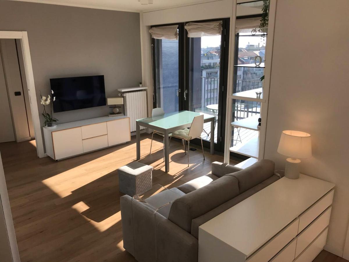 Apartment Fiera Milanocity View With Terrace Next To Shopping Mall Mailand