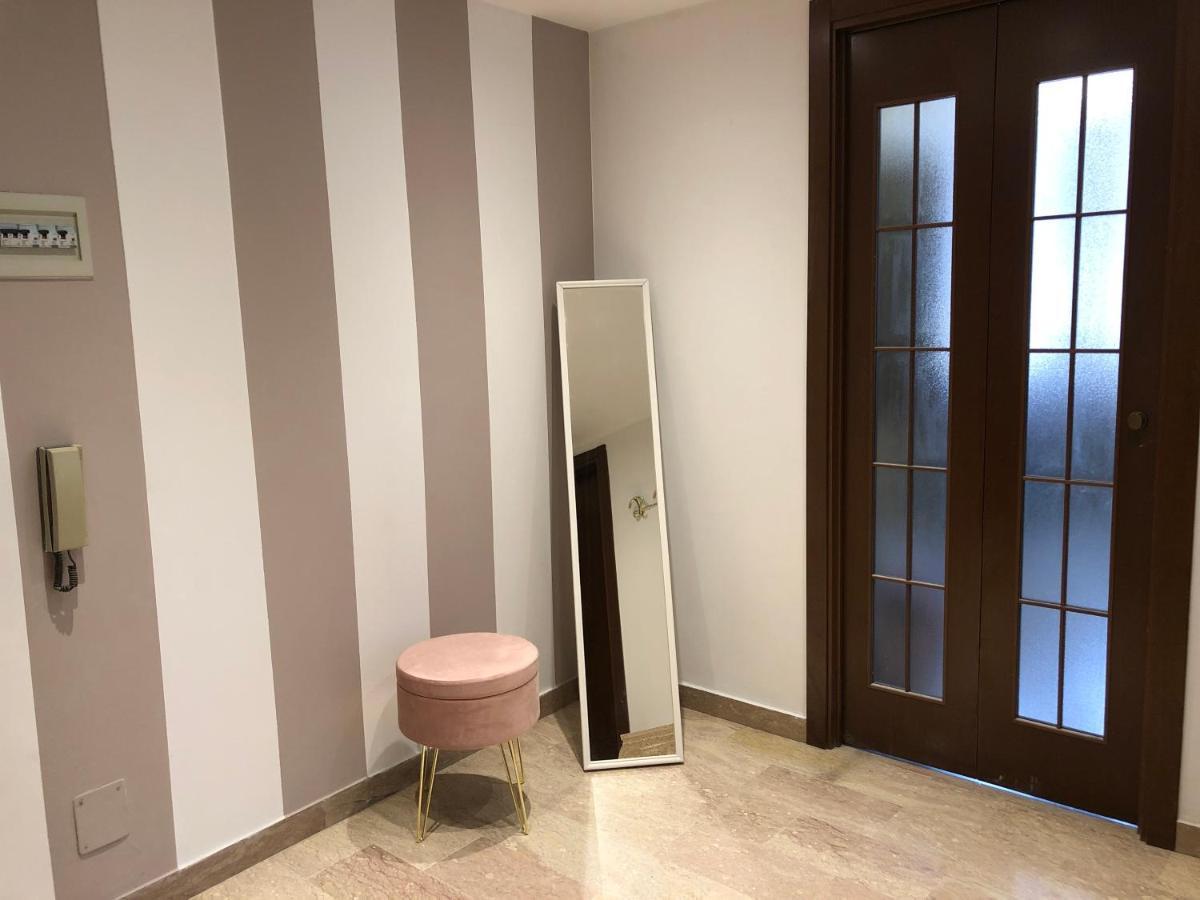 Ampio Bilocale A Apartamento Milão