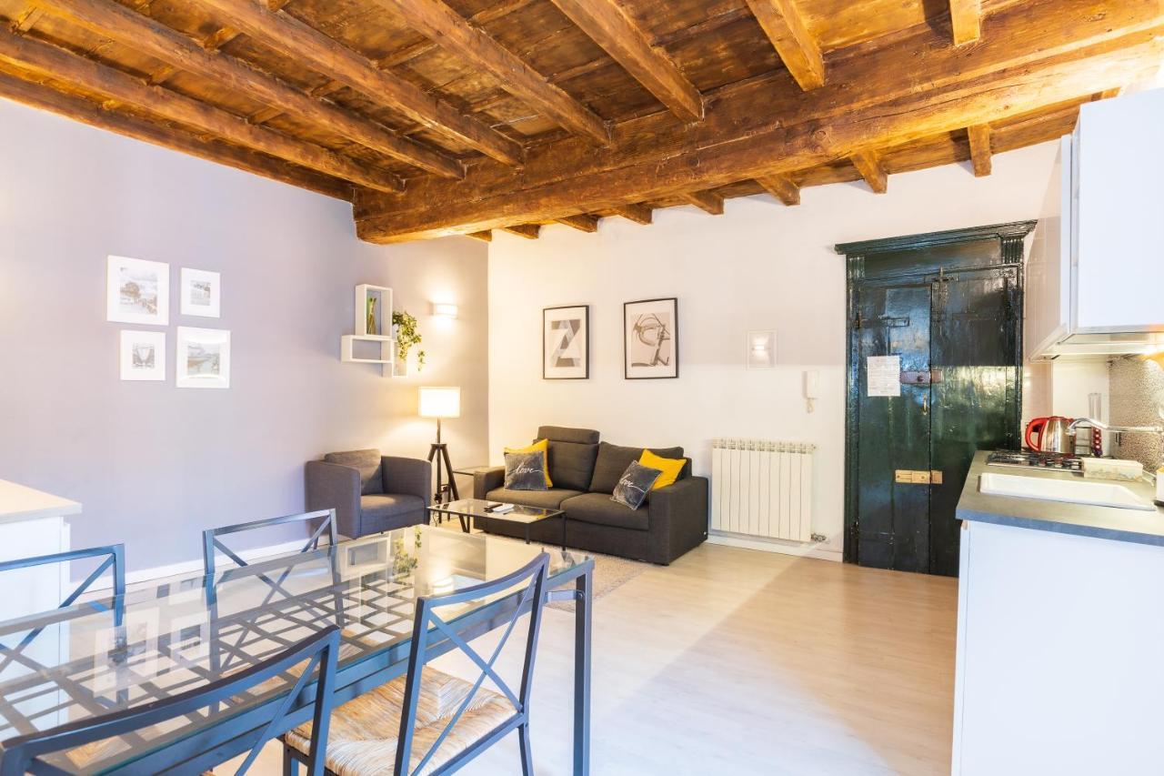 - Alzaia Naviglio Grande Apartment *