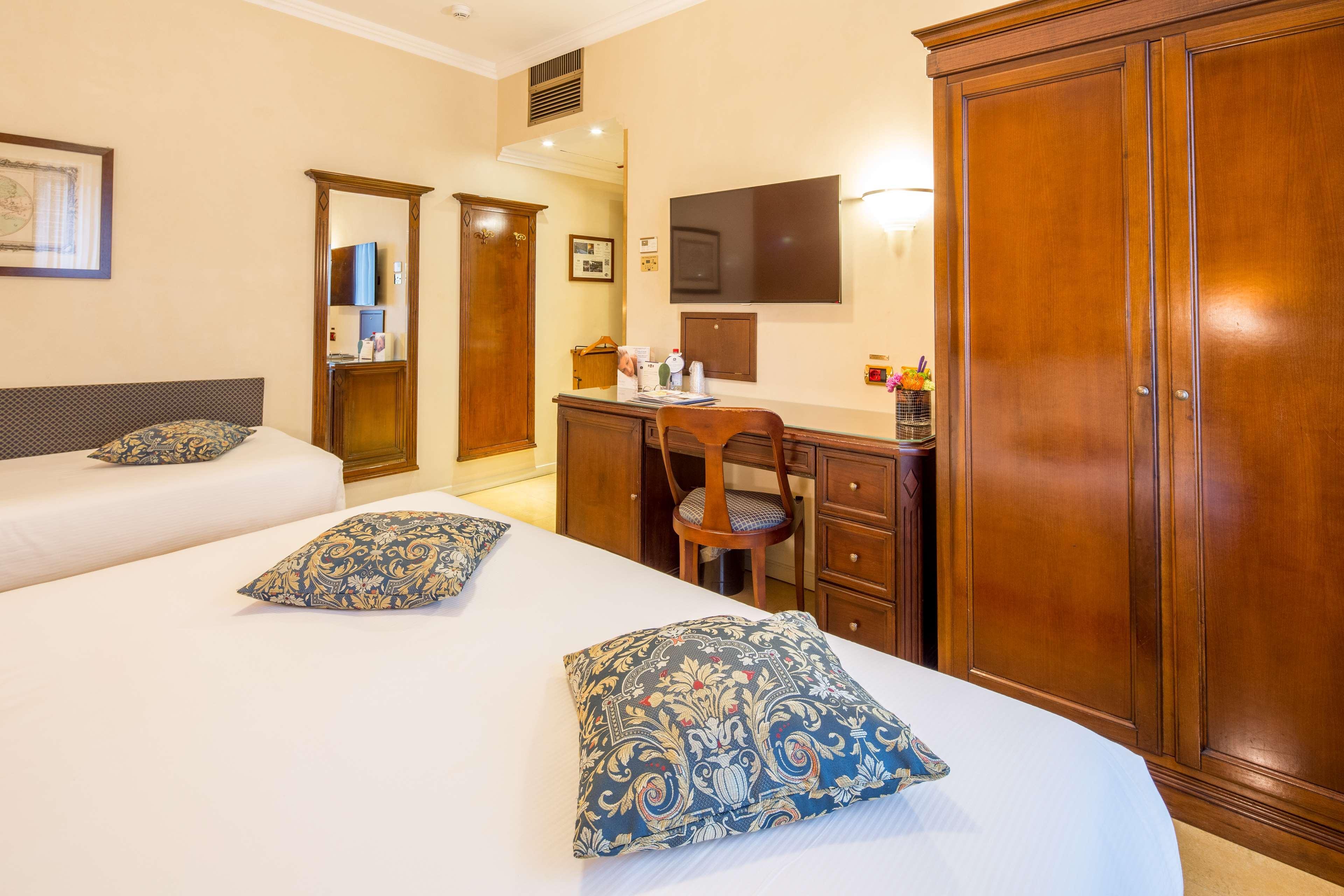 Hotel Una Galles 4*
