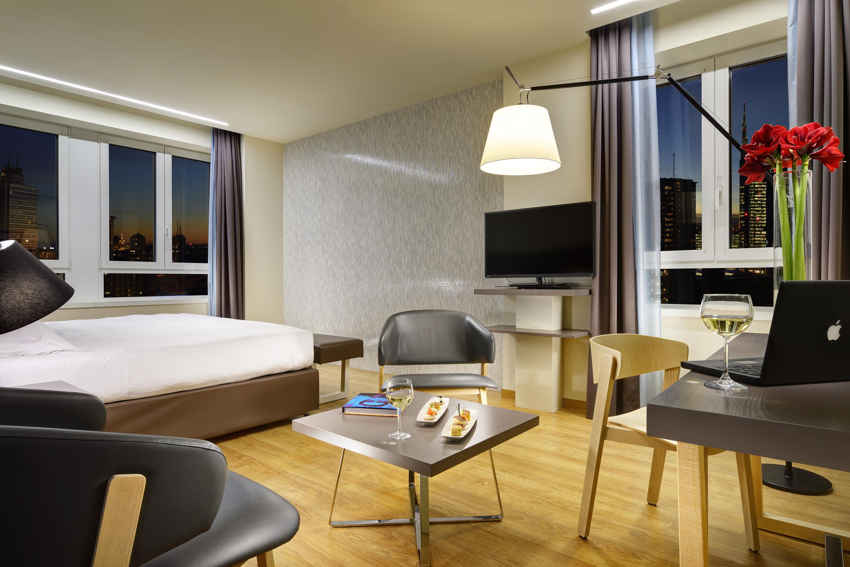 Una Century Hotel 4*