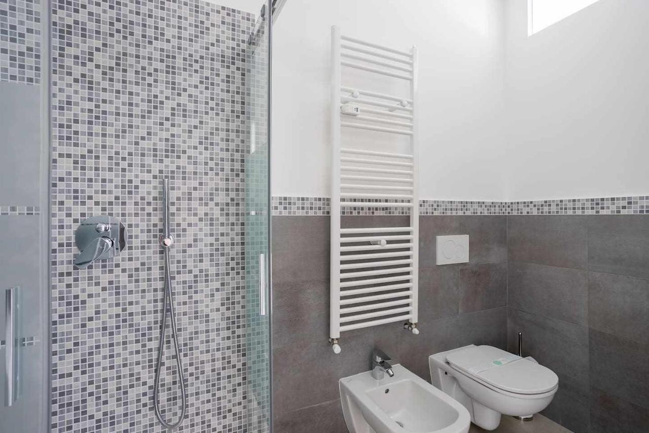 - Parking And Comfort - Spacious Up To 8 Pax