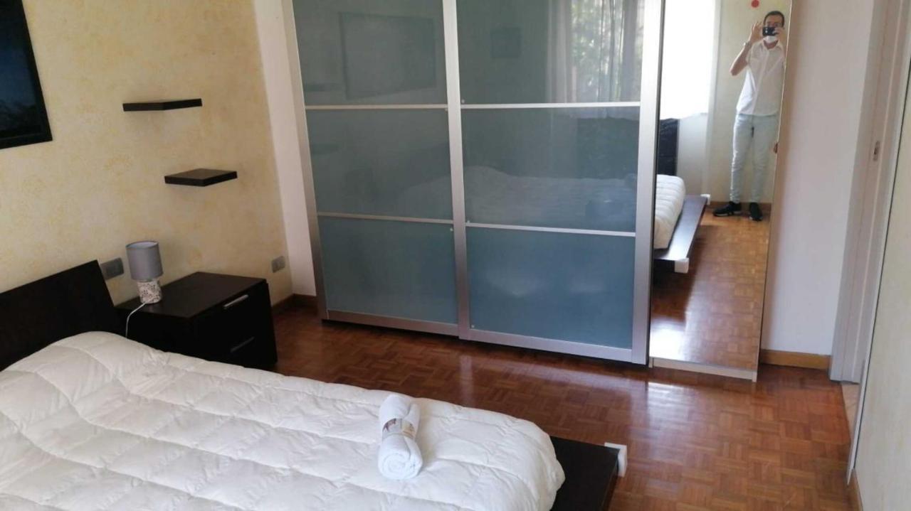Impeccable In Next To M1 Metro 10 Mins Away From Duomo Wi-fi Feel Like Acomodação com café da manhã  *