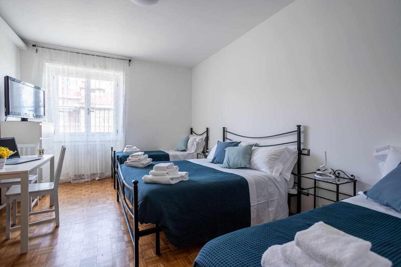 - Parking And Comfort - Spacious Up To 8 Pax