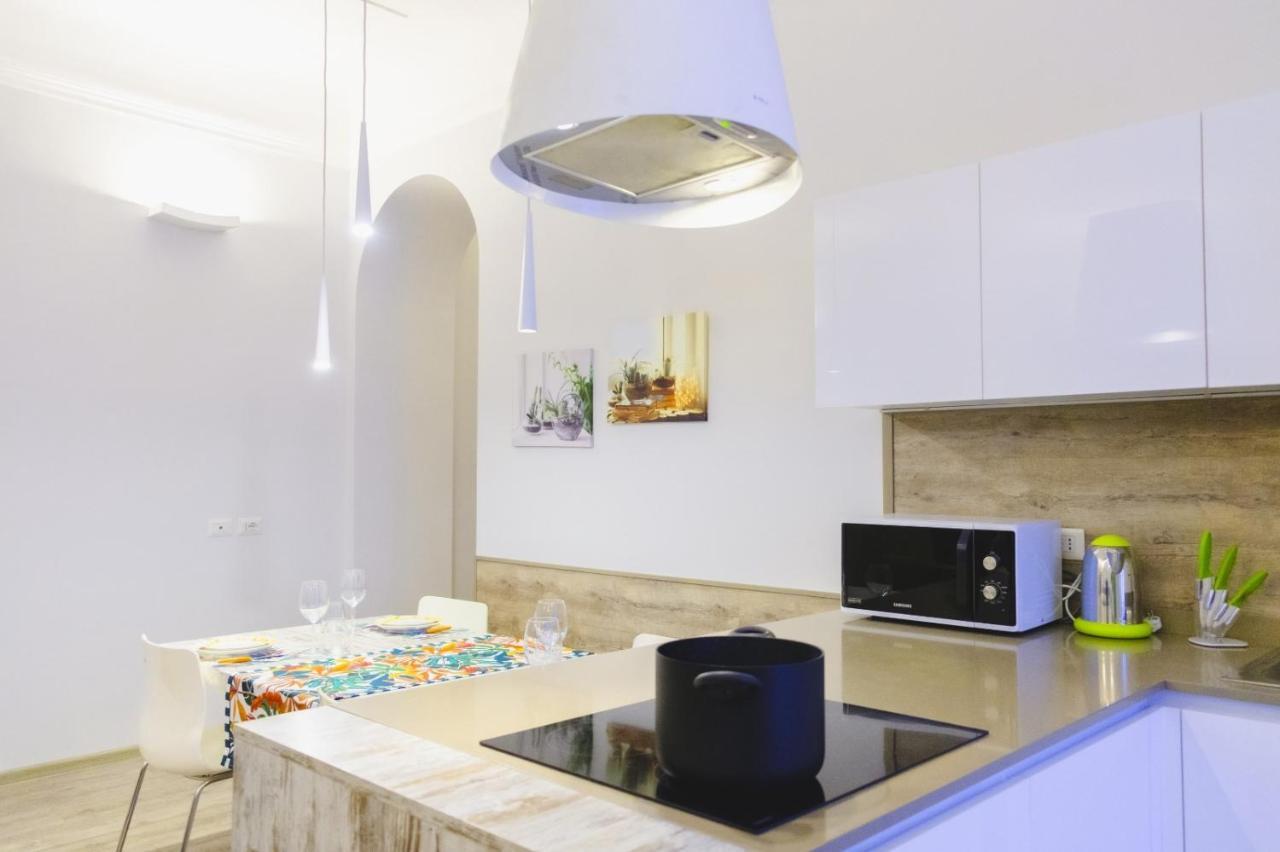 Book Now! Corso Buenos Aires & Loreto M1 *
