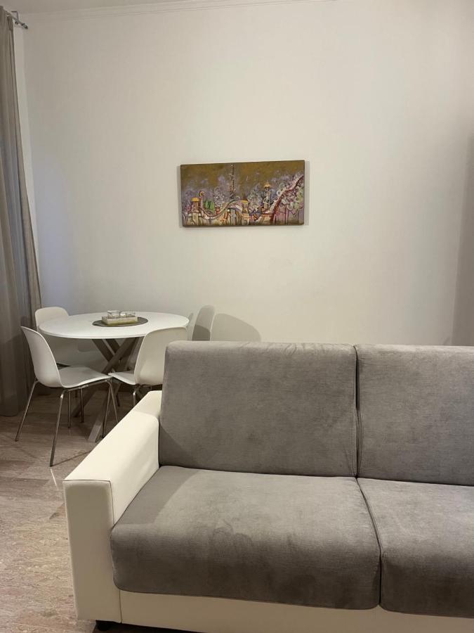 Ampio Bilocale A Apartamento Milão