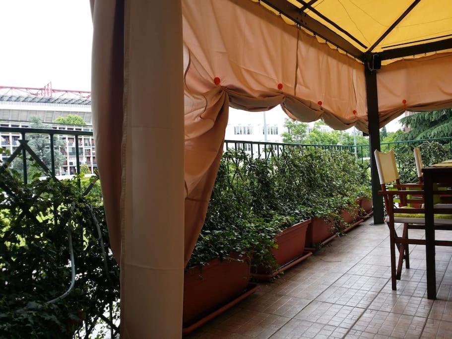 Vicino Allo Stadio Di San Siro E Alla Fiera *