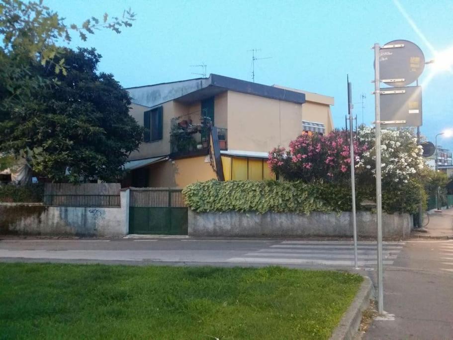 Vicino Allo Stadio Di San Siro E Alla Fiera *