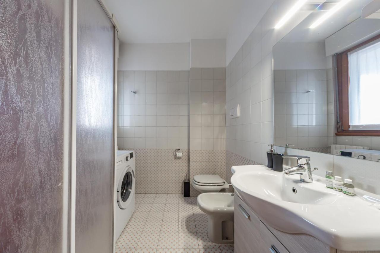 Cozy Apt - Private Parking & Terrace Milão