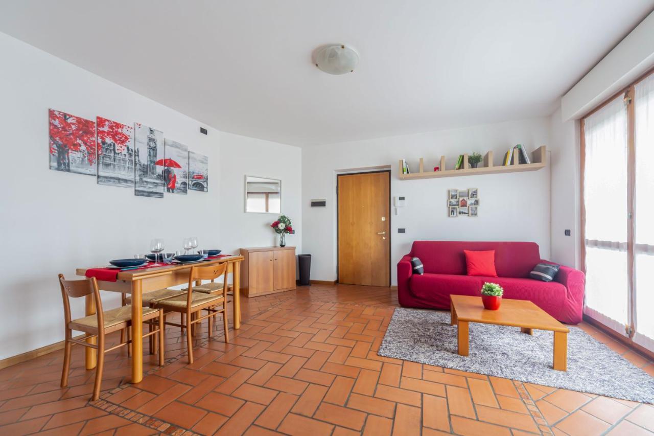 Cozy Apt - Private Parking & Terrace Milão