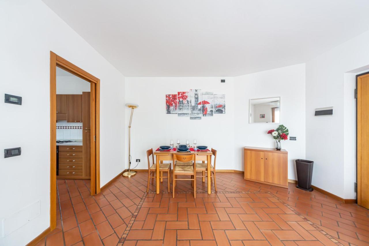 Cozy Apt - Private Parking & Terrace * Milão