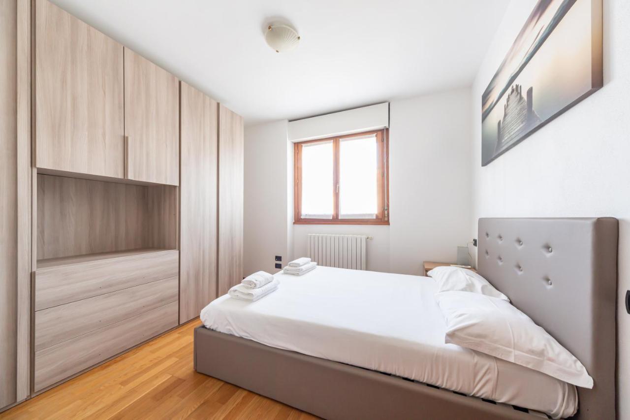 Cozy Apt - Private Parking & Terrace