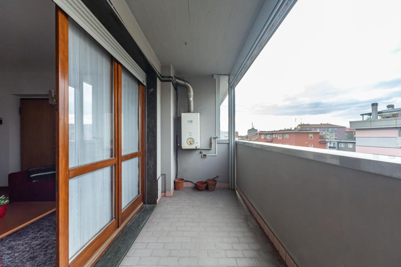 Apartamento Cozy Apt - Private Parking & Terrace Milão