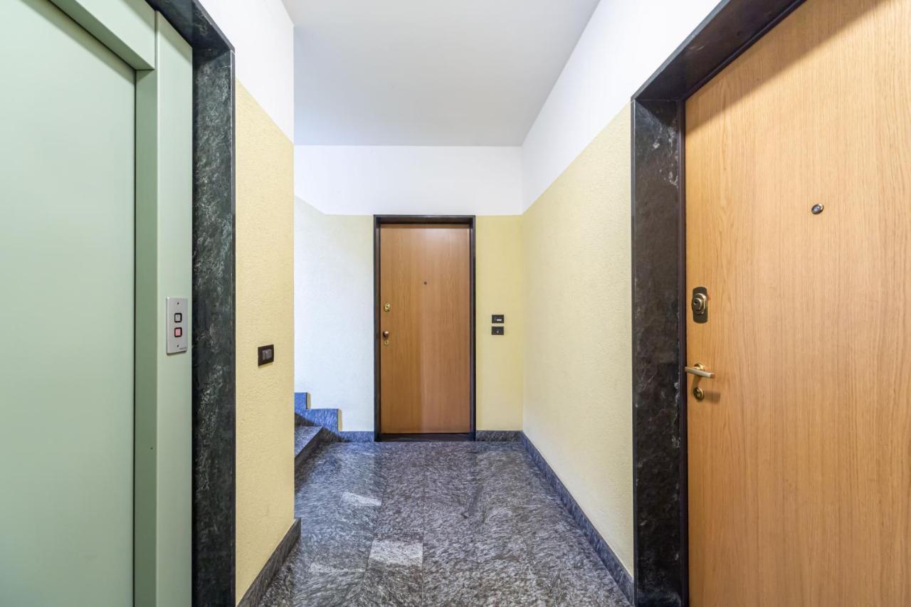 Apartamento Cozy Apt - Private Parking & Terrace Milão