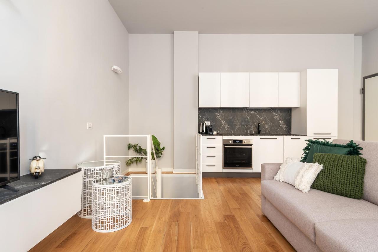Easyhomes - Botta * Milan