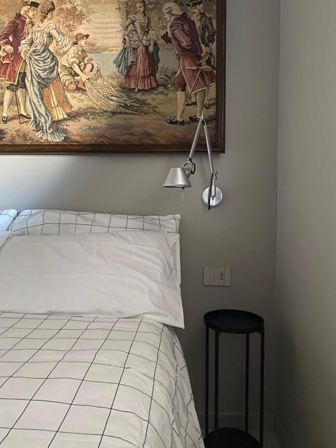 Bilocale Di Design Con Vista In Crocetta Quadronno Apartment