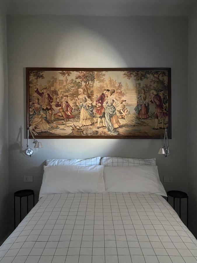 Apartment Bilocale Di Design Con Vista In Crocetta Quadronno Milan