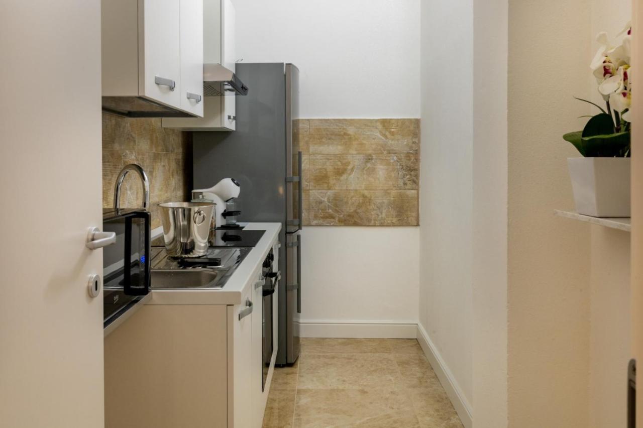 San Babila - Luxury Milanese Apartamento Milão
