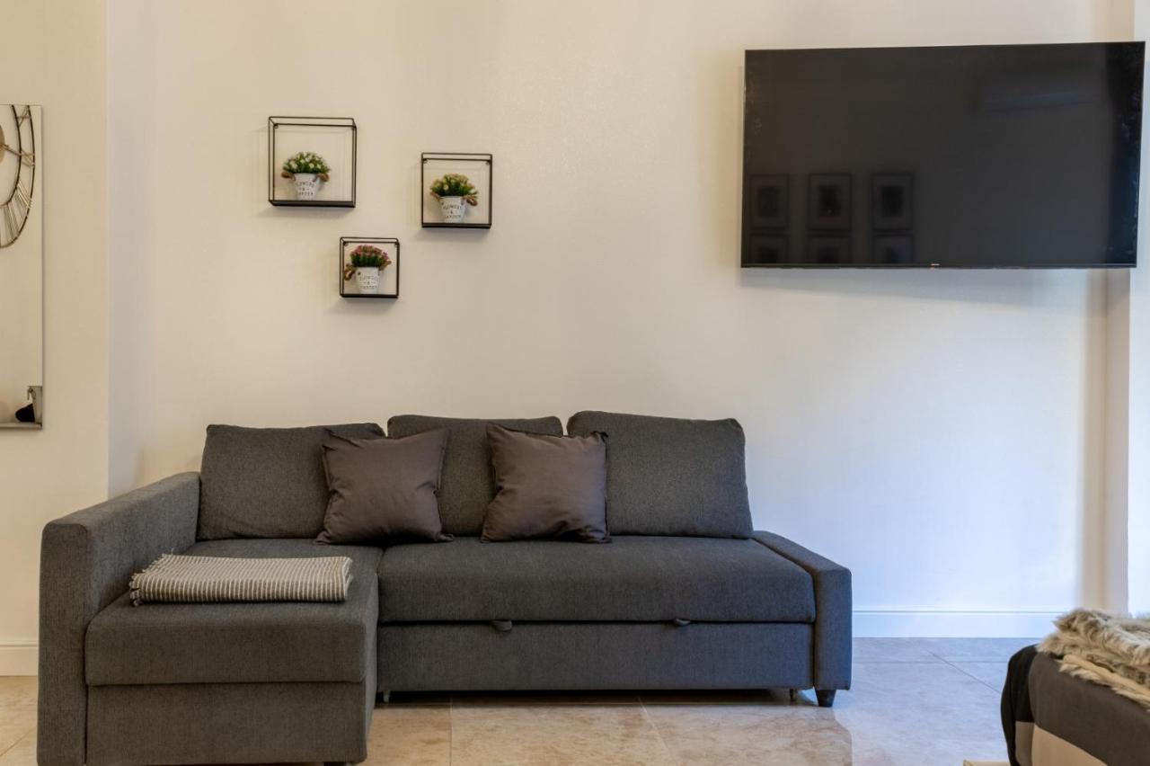 San Babila - Luxury Milanese Apartamento *