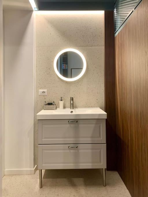 Lovely Flat In Bocconi Apartment Mailand