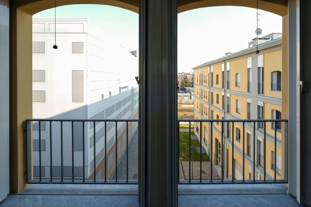 Cozy With Spacious Veranda Apartment *
