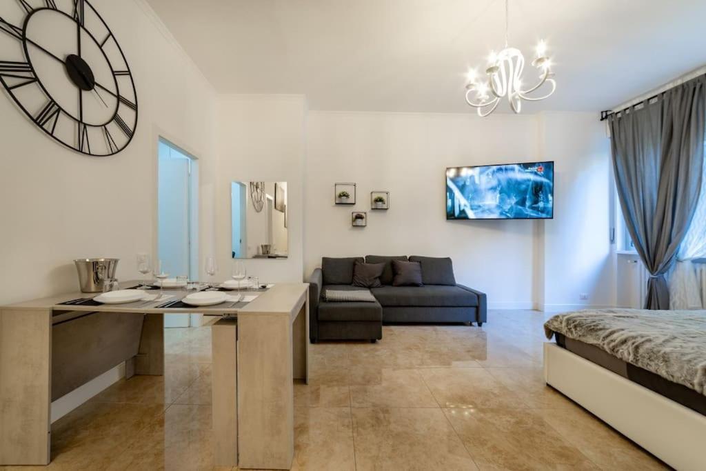San Babila - Luxury Milanese Apartamento Milão