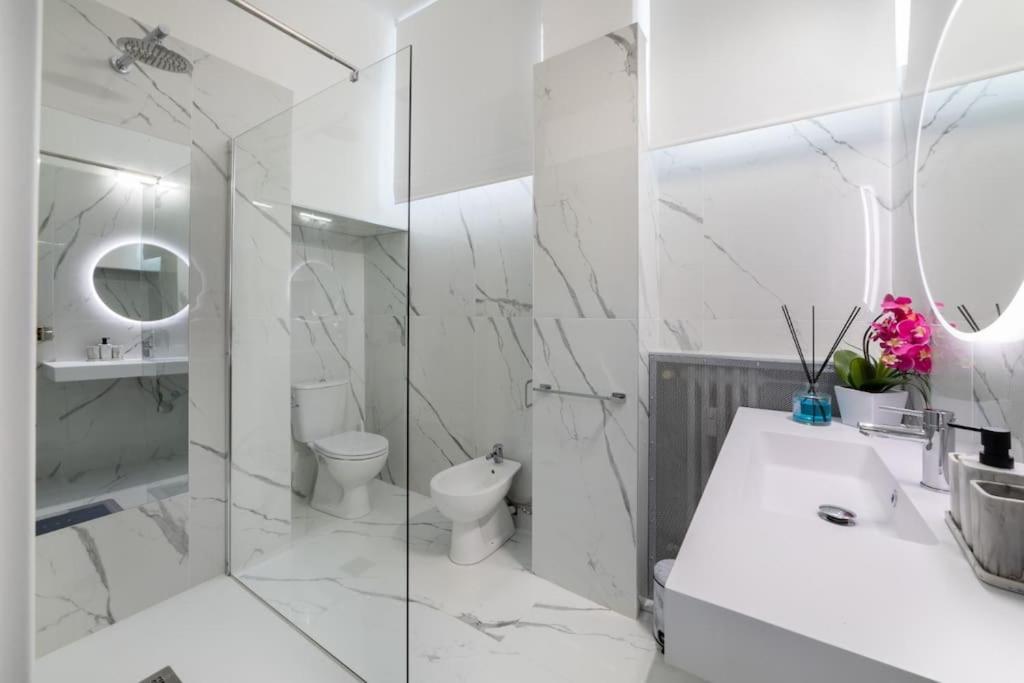 San Babila - Luxury Milanese Apartamento