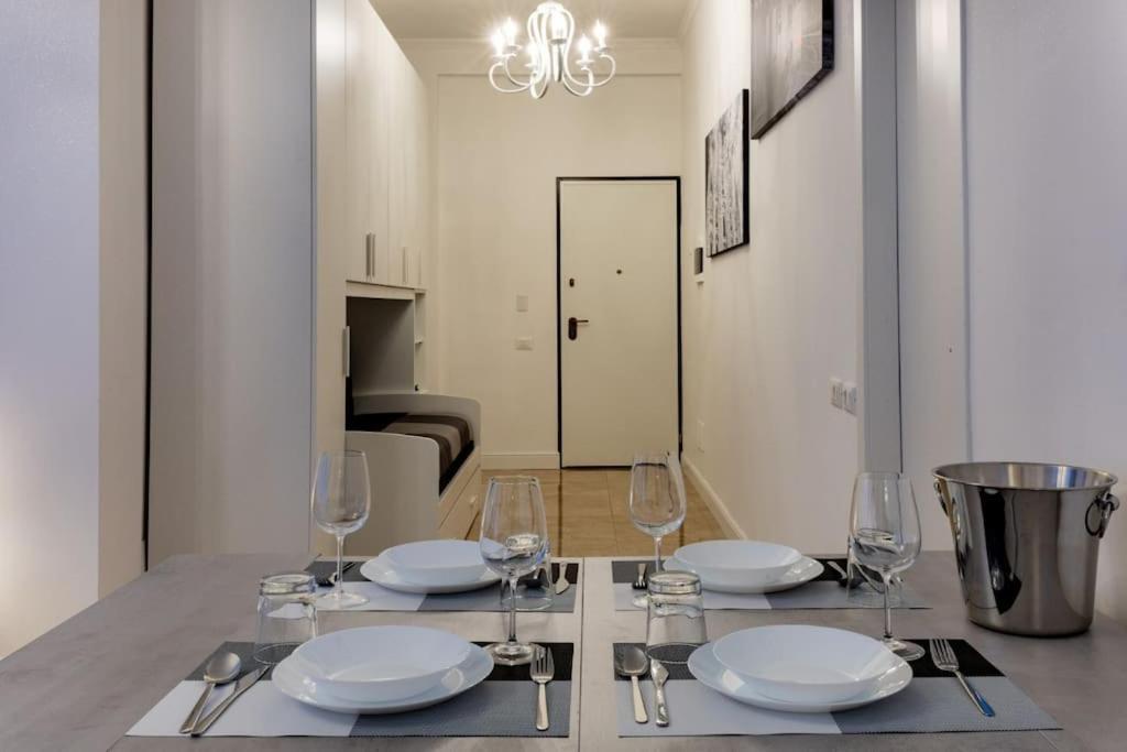 San Babila - Luxury Milanese Apartamento Milão