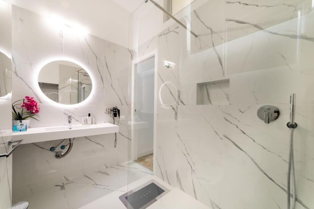 San Babila - Luxury Milanese Apartamento *