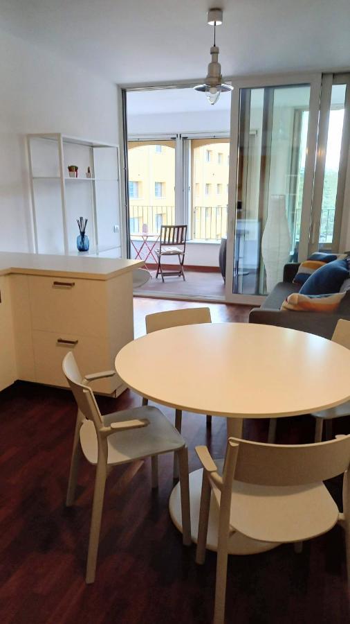 Cozy With Spacious Veranda Apartment