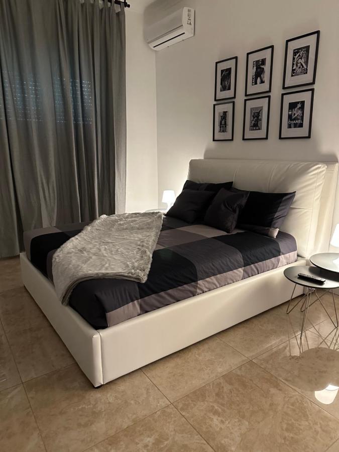 San Babila - Luxury Milanese Apartamento Milão