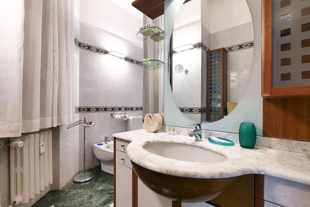 Large And Elegant In Missori Duomo Apartment Mailand