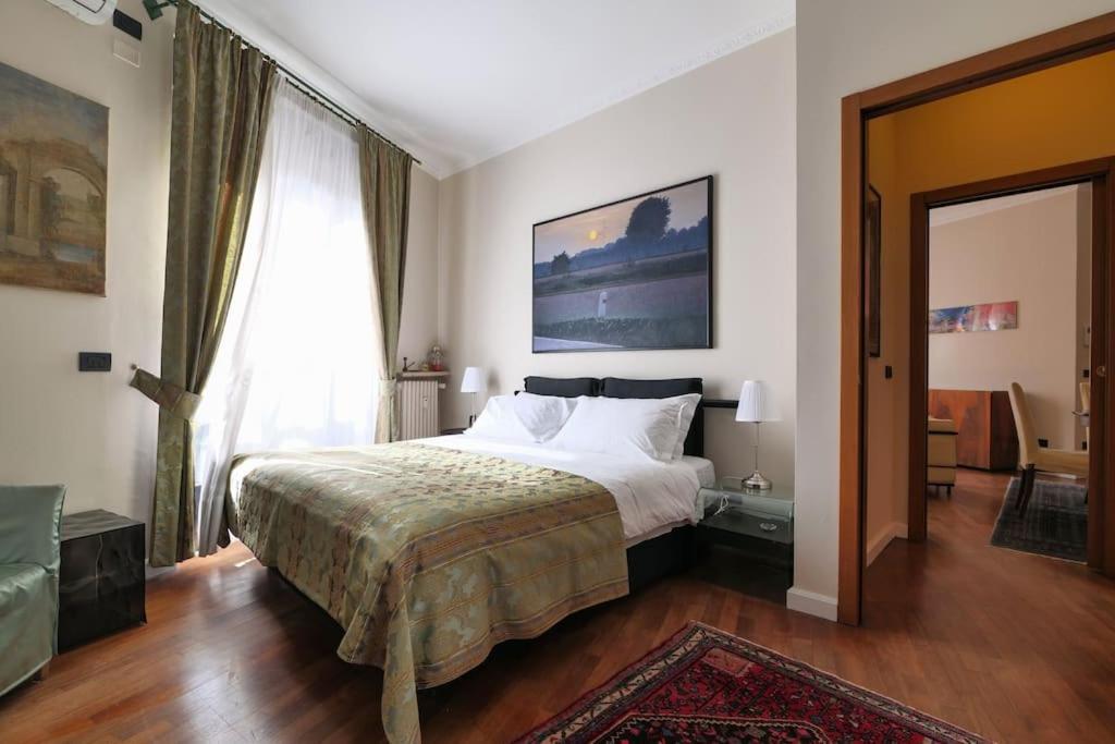 Large And Elegant In Missori Duomo * Mailand