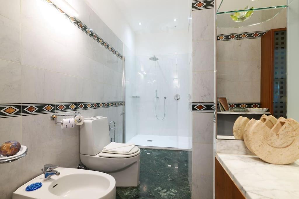 Large And Elegant In Missori Duomo Apartment Mailand