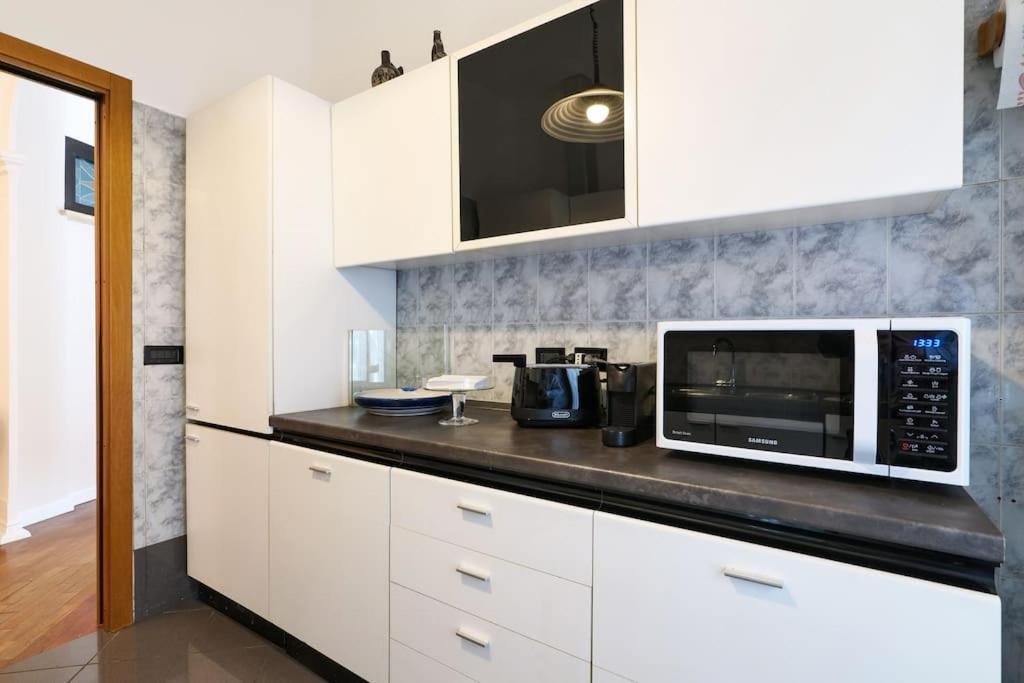 Large And Elegant In Missori Duomo Apartment Mailand