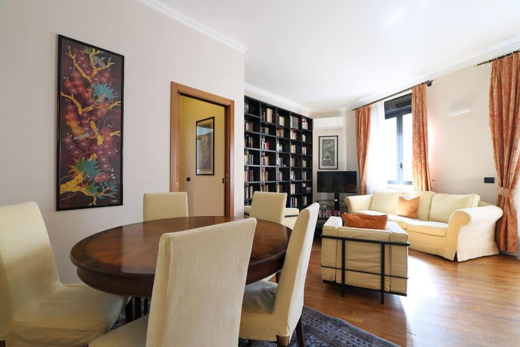 Apartment Large And Elegant In Missori Duomo Mailand