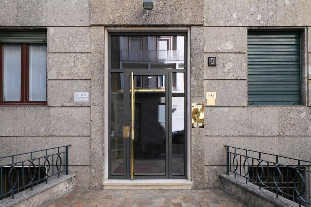 Large And Elegant In Missori Duomo Apartment Mailand