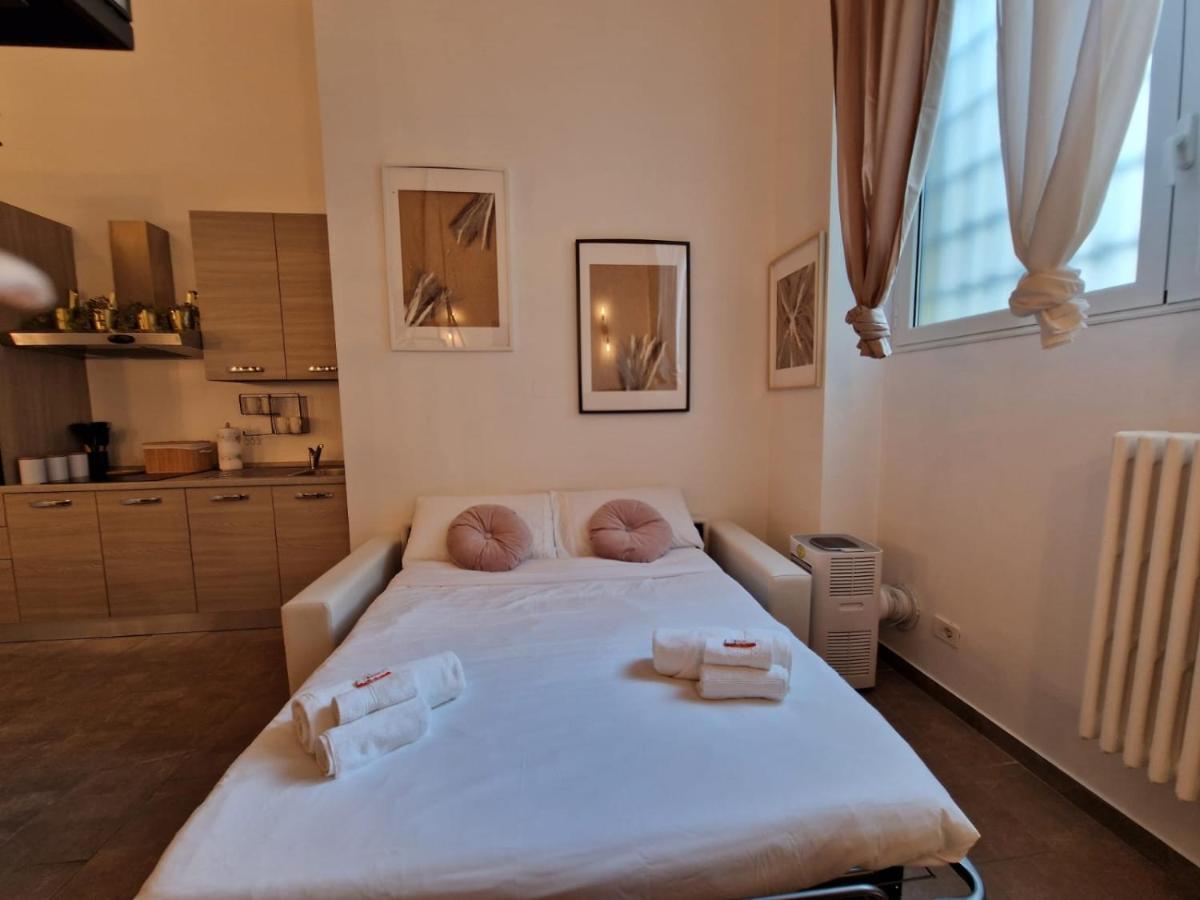 Regina In Porta Romana 2 - Sky Tv, Wifi E Breakfast Box Mailand