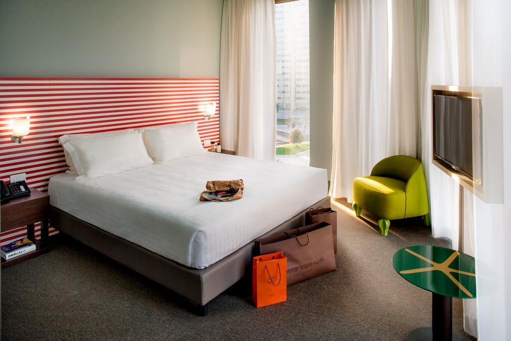 Glam Hotel