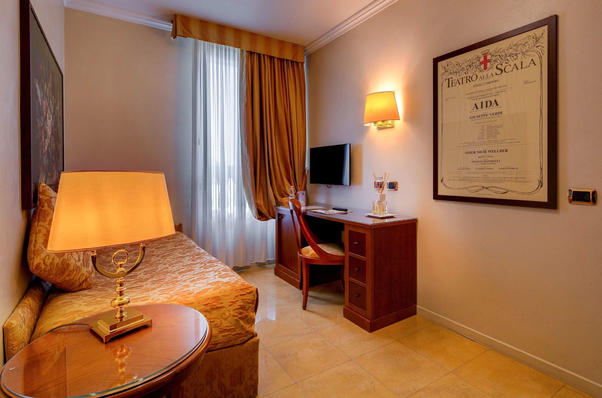 Hotel Una Galles 4*