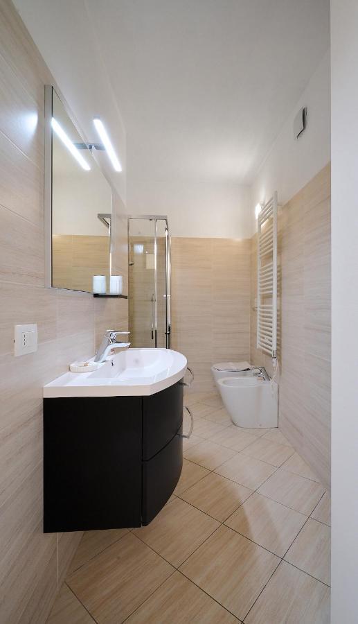 Xenia - New And Bright Urban Housing Apartment Mailand