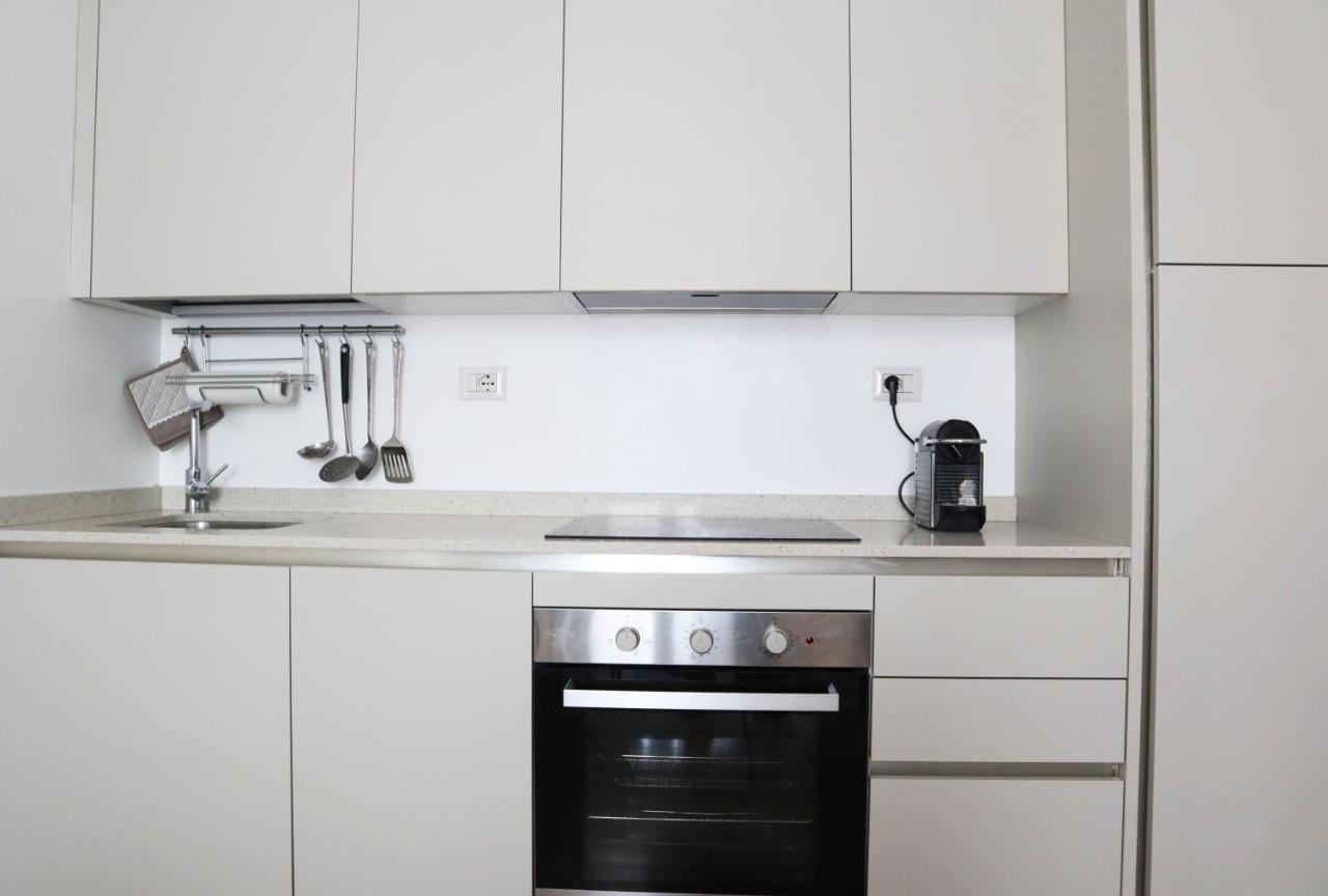 Isola District Bright House Apartment