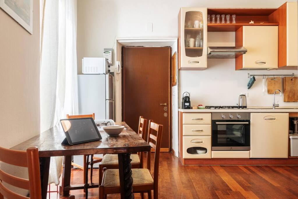 Lambert Flexyrent Wi-fi Aircon Apartment *