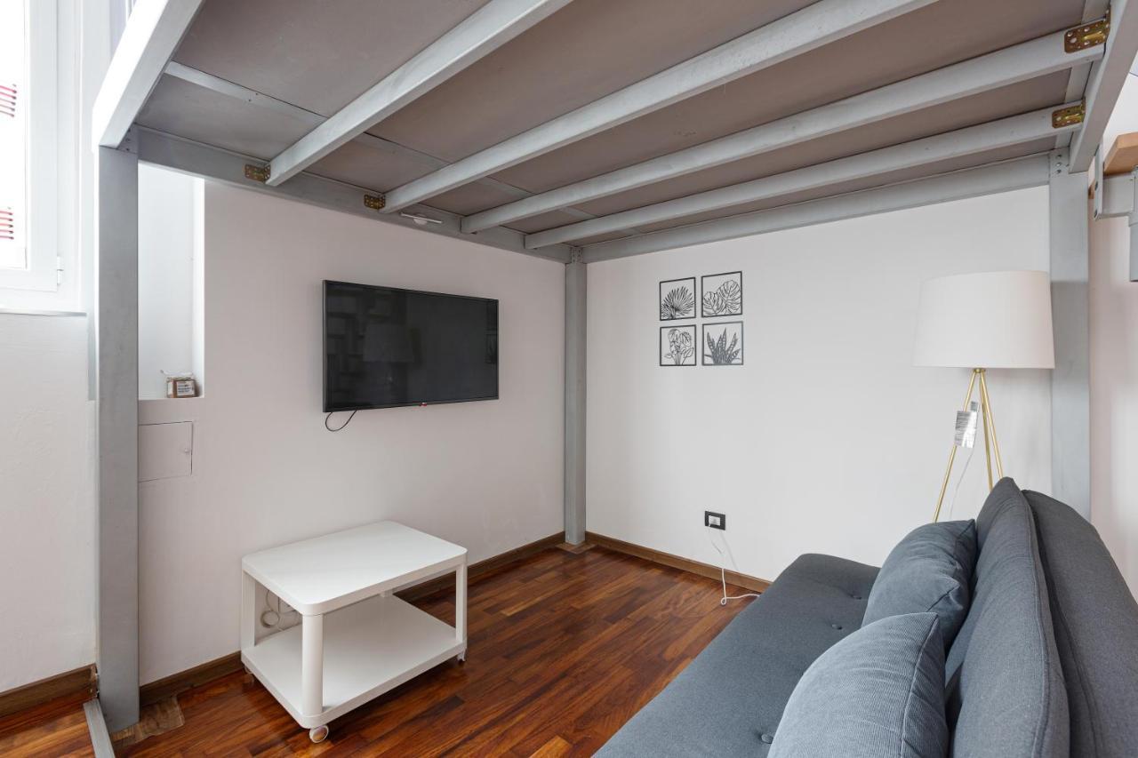 Apartment Cosy Nearby Piazza Insubria! Book Now! *