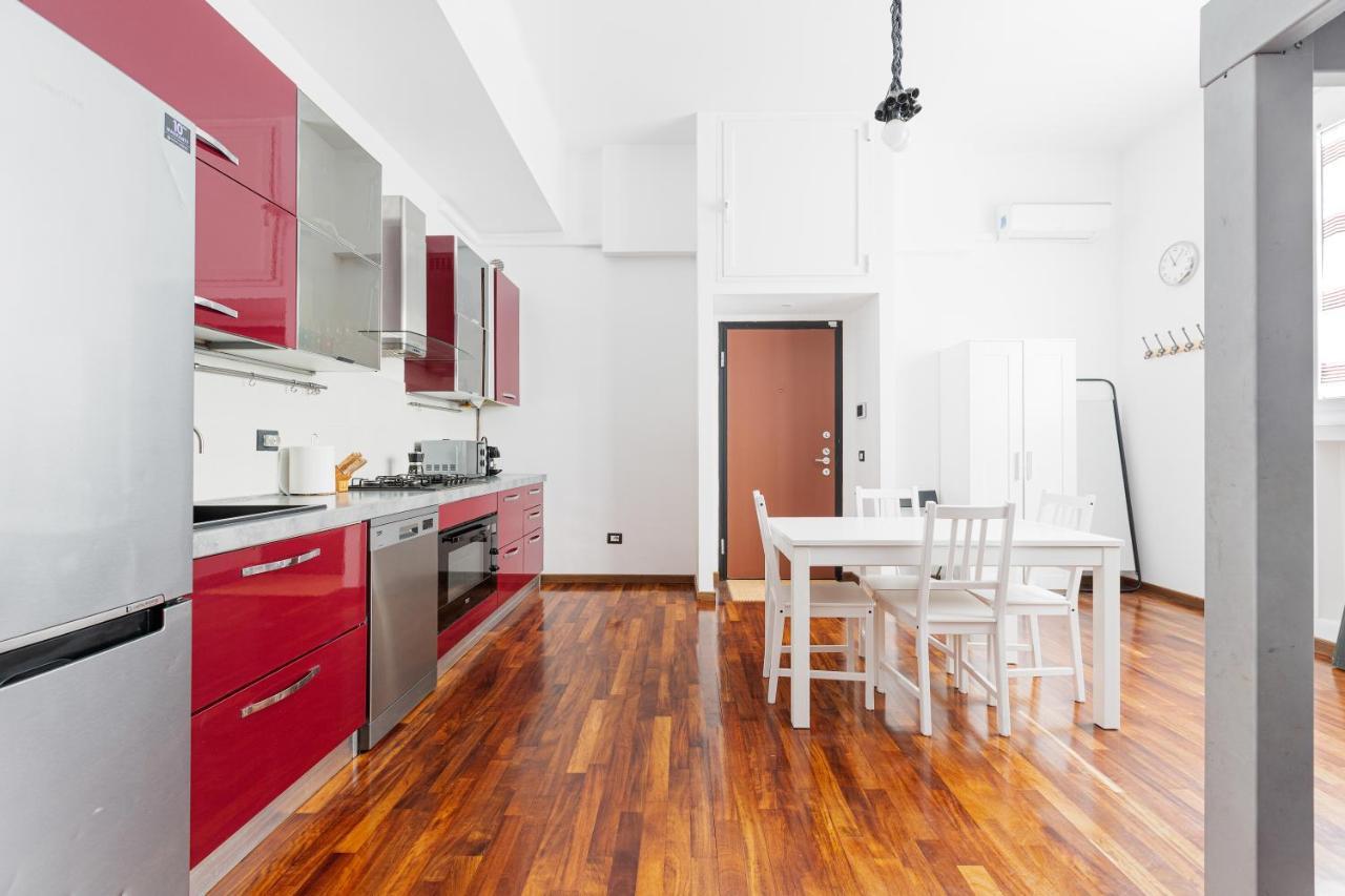 Apartment Cosy Nearby Piazza Insubria! Book Now! *