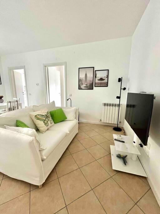 Apartment Luminoso Trilocale Affori Centro *
