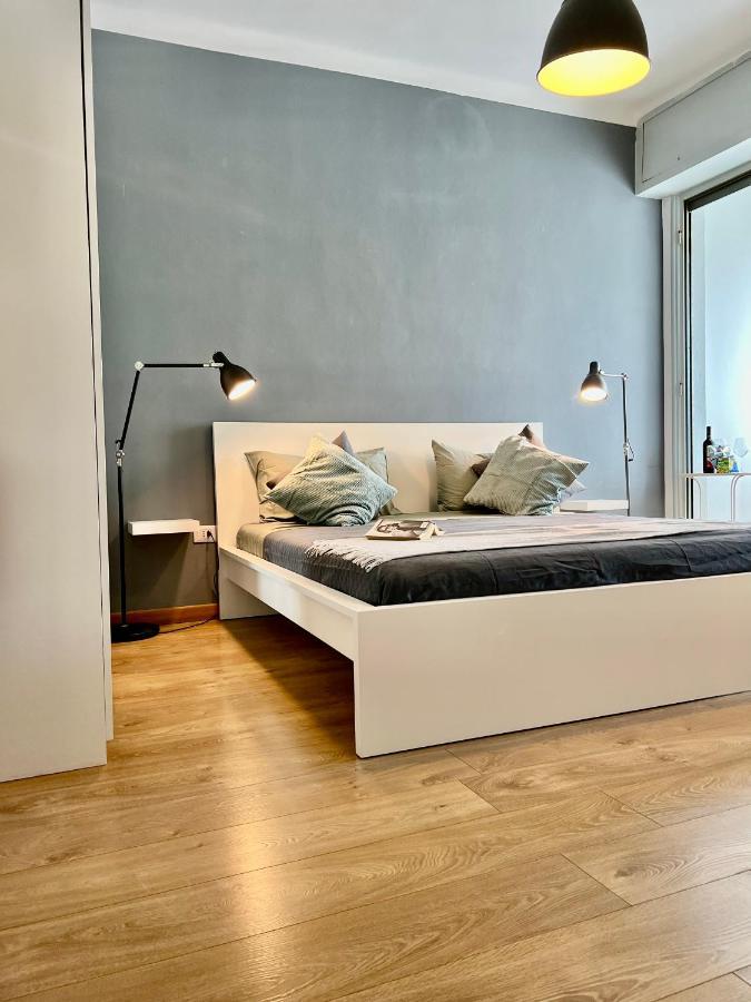 Cozy 3 Km Away From Duomo Apartment
