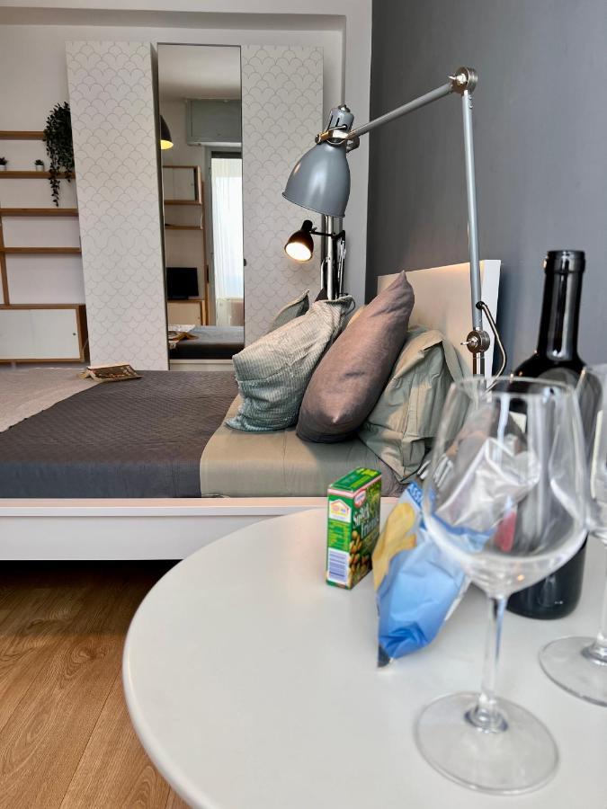 Cozy 3 Km Away From Duomo Apartment