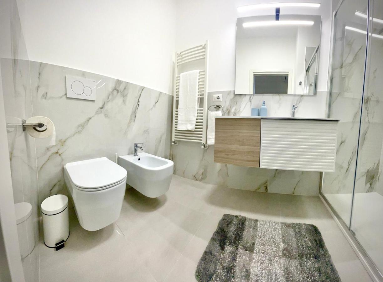Luxury 2 Bedroom Apartament, Close To San Siro, Fiera And 10 Min Metro To Duomo Mailand